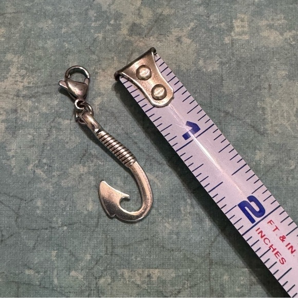 HAWAIIAN FISH HOOK ZIPPER PULL - Picture 3 of 5